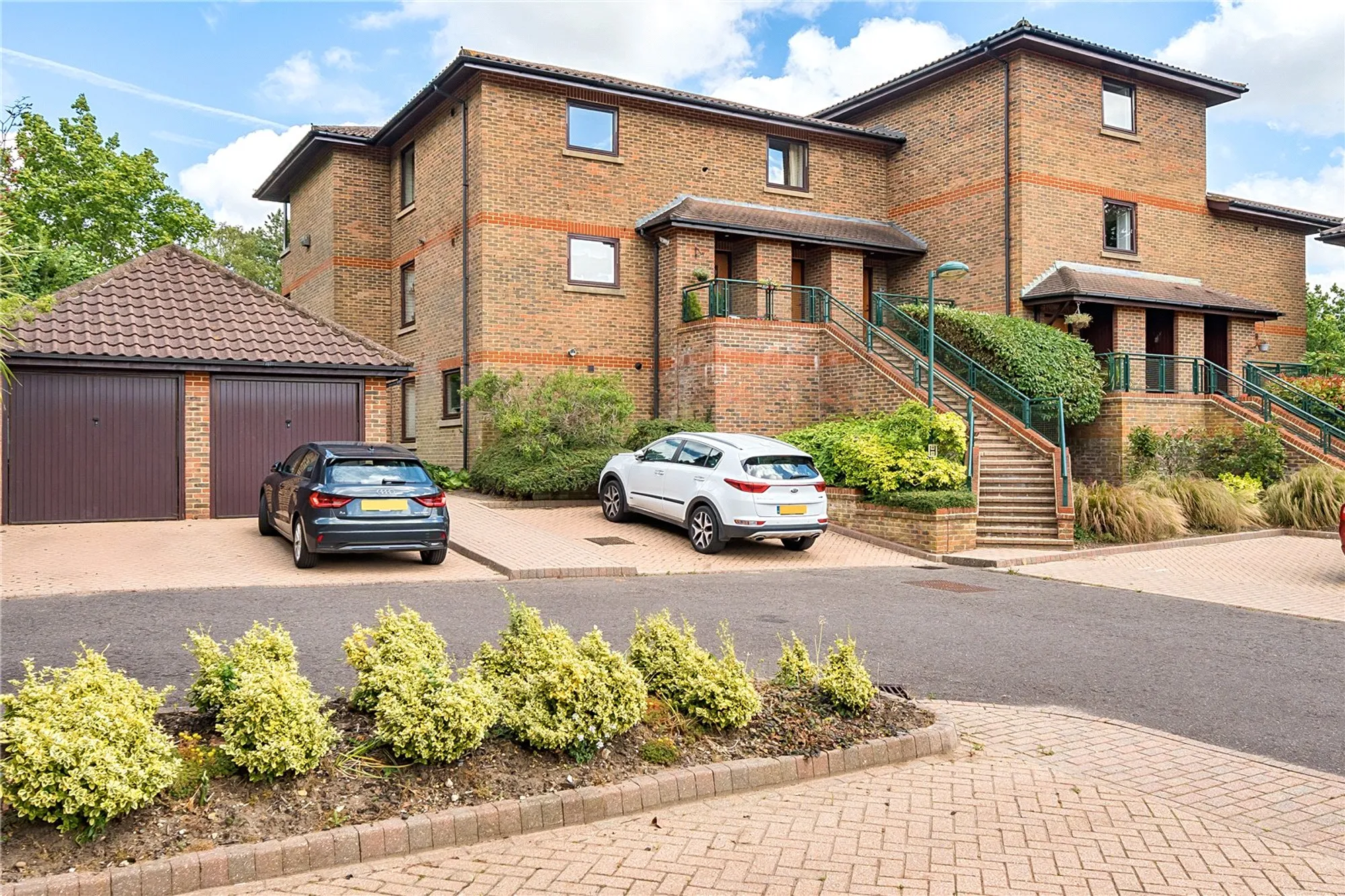 2 bed flat for sale in St. Mary's Mount, Caterham  - Property Image 1