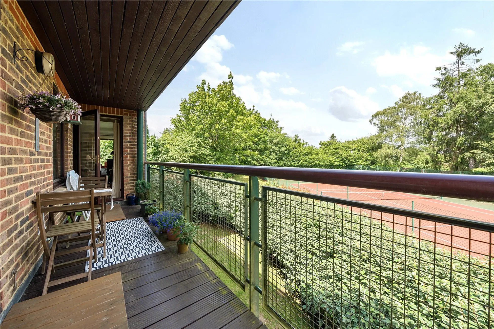 2 bed flat for sale in St. Mary's Mount, Caterham  - Property Image 4