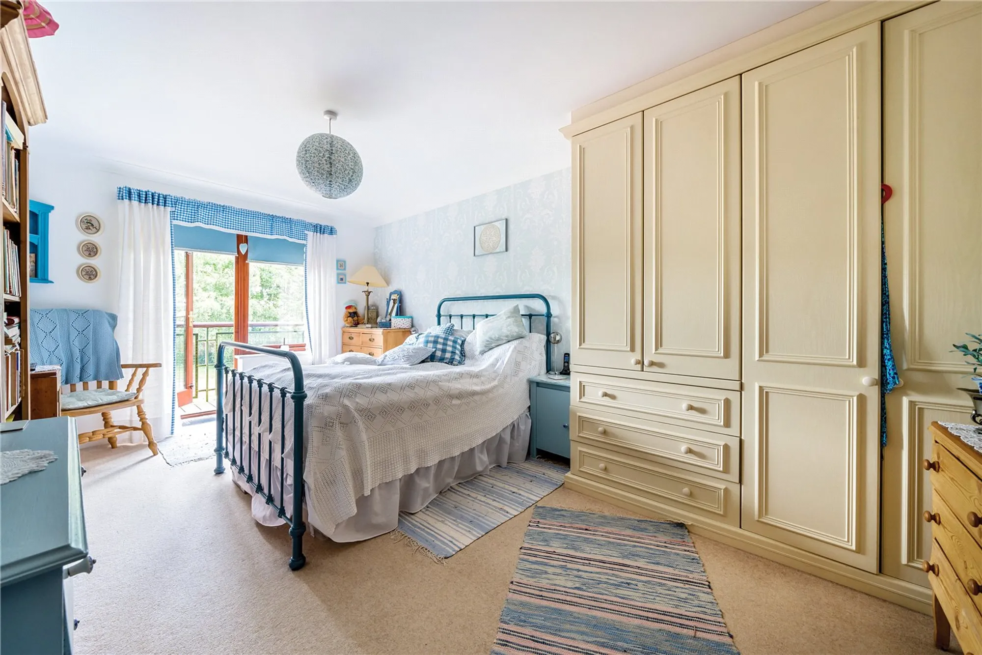 2 bed flat for sale in St. Mary's Mount, Caterham  - Property Image 6
