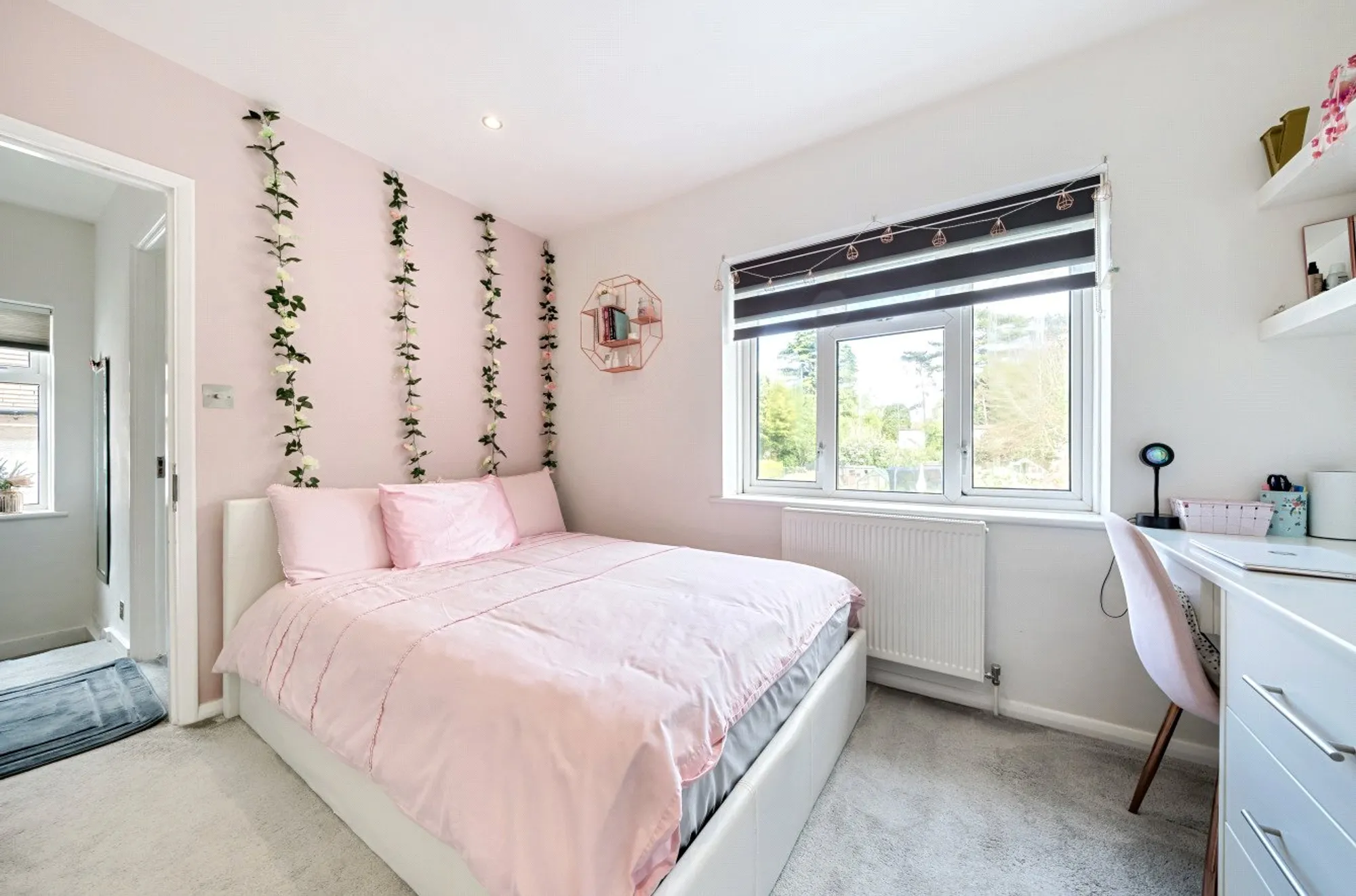 3 bed semi-detached house for sale in Rickman Hill, Coulsdon  - Property Image 9