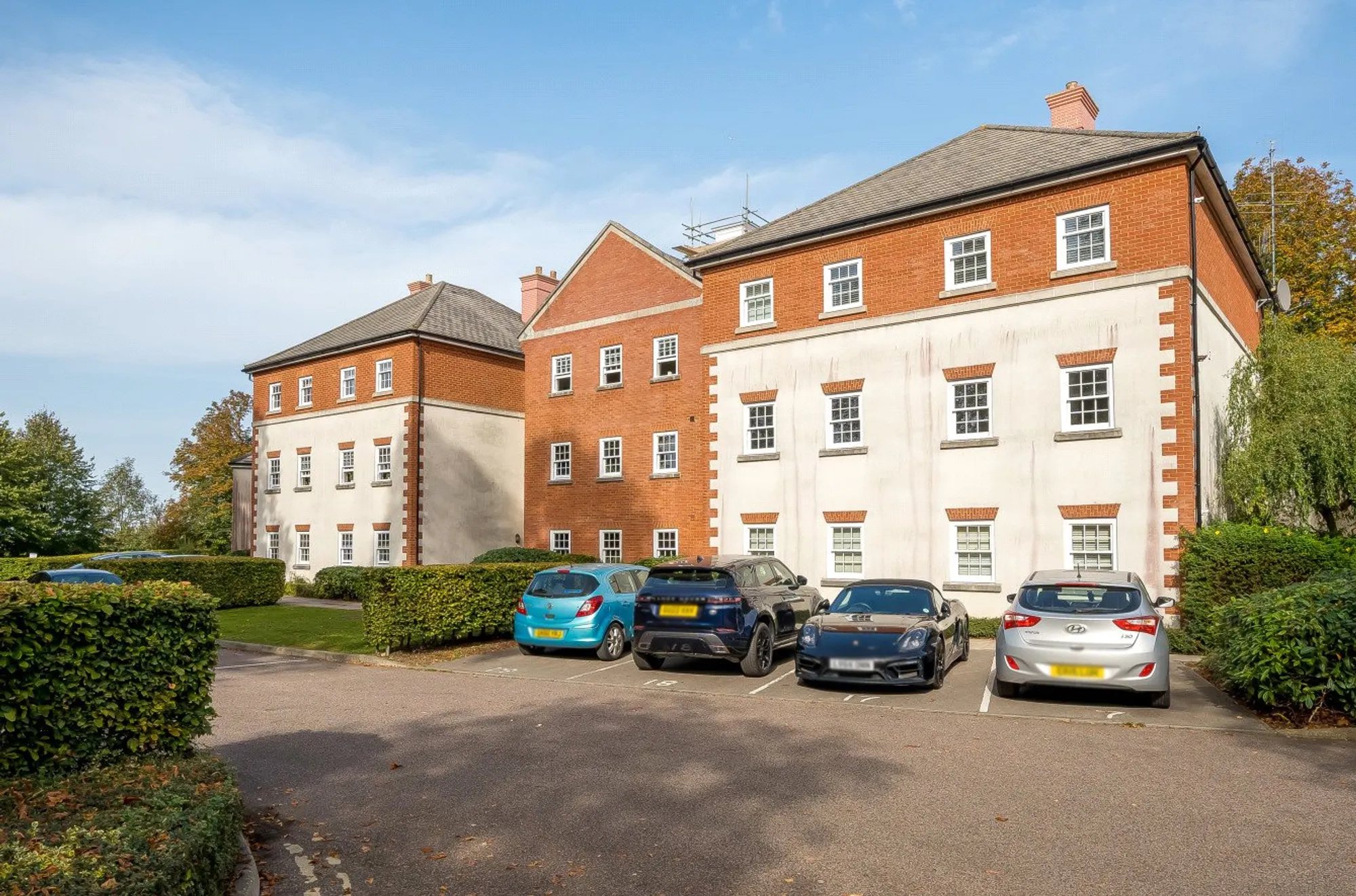 2 bed apartment for sale in Gawton Crescent, Coulsdon 1