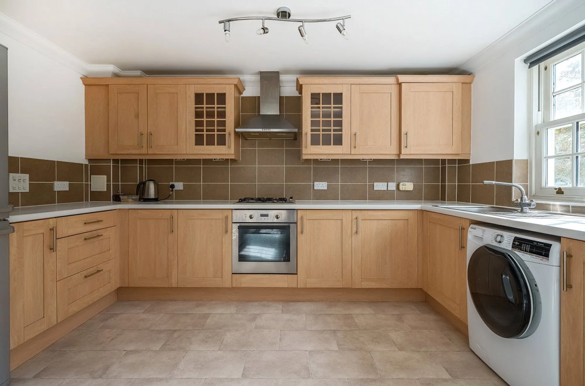 2 bed apartment for sale in Gawton Crescent, Coulsdon 1
