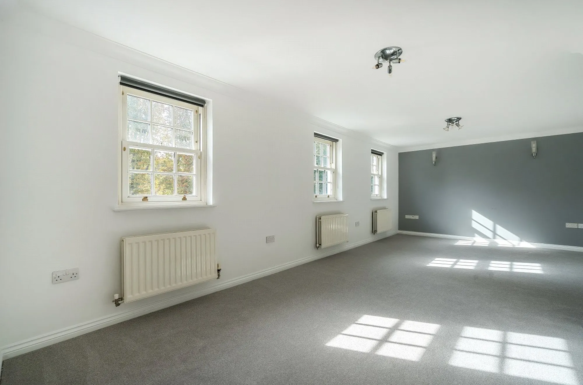 2 bed apartment for sale in Gawton Crescent, Coulsdon  - Property Image 4