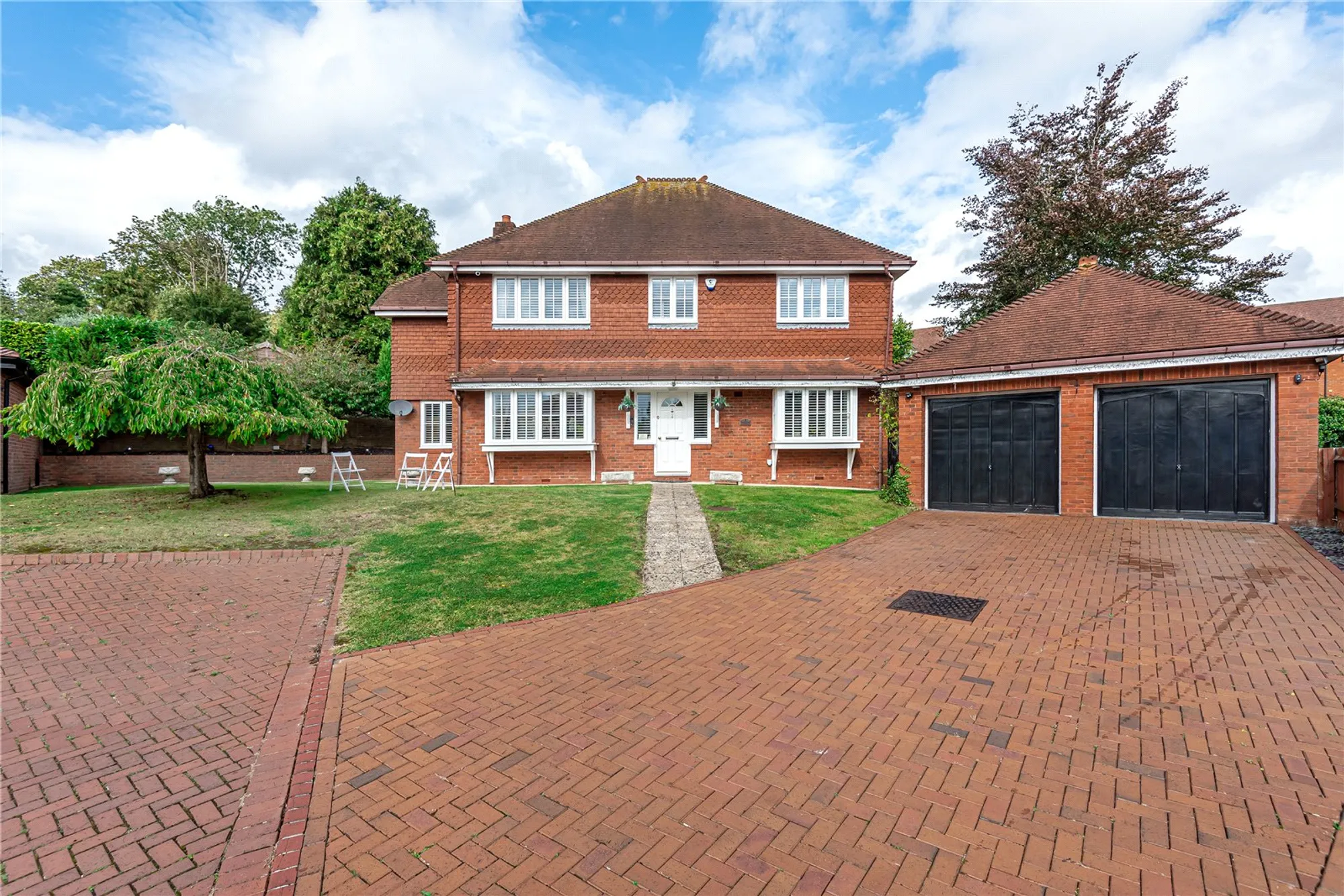 5 bed detached house for sale in Shenfield Close, Coulsdon 1