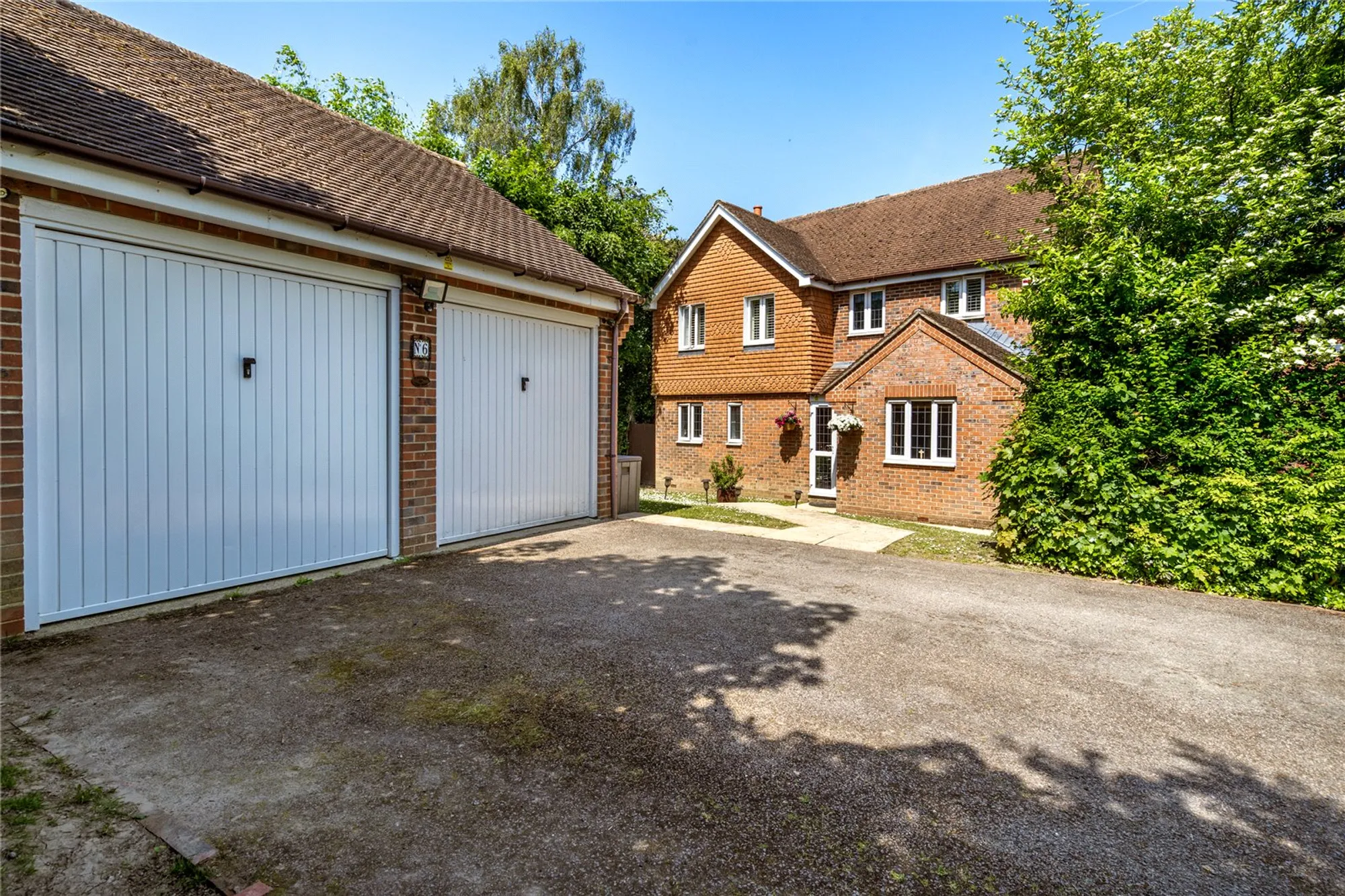 4 bed detached house for sale in Hilldeane Road, Purley  - Property Image 1