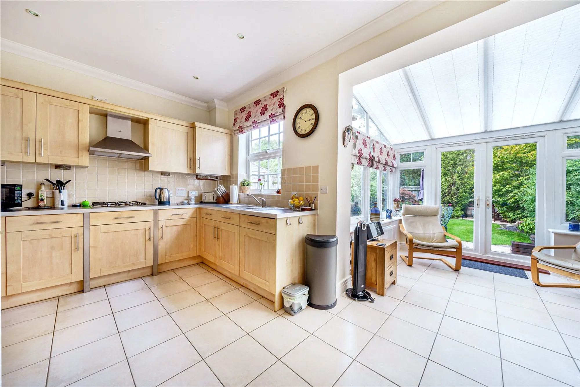 4 bed end of terrace house for sale in Tower Place, Warlingham 2