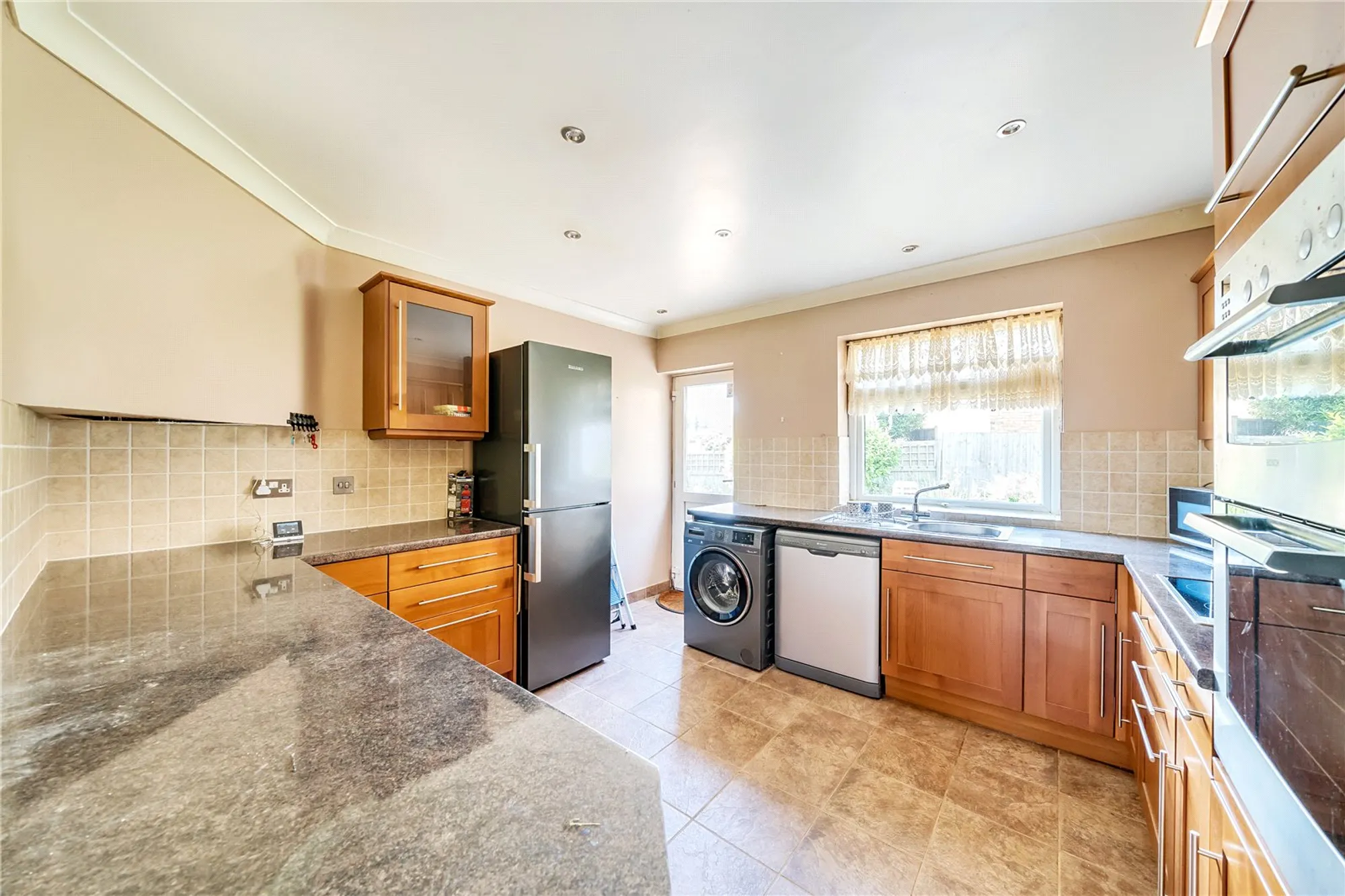 2 bed detached bungalow for sale in Limpsfield Road, Warlingham 2