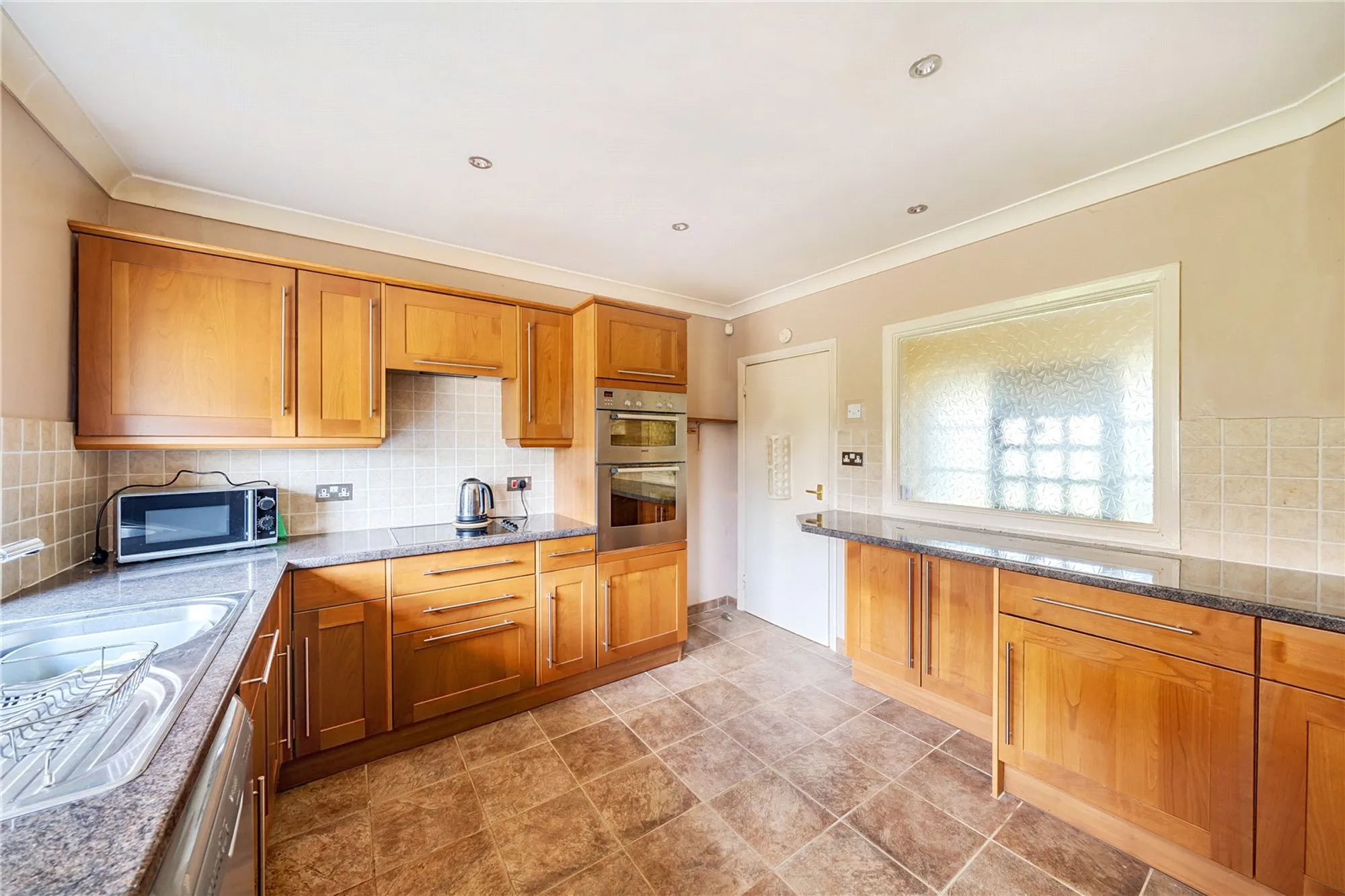 2 bed detached bungalow for sale in Limpsfield Road, Warlingham  - Property Image 7