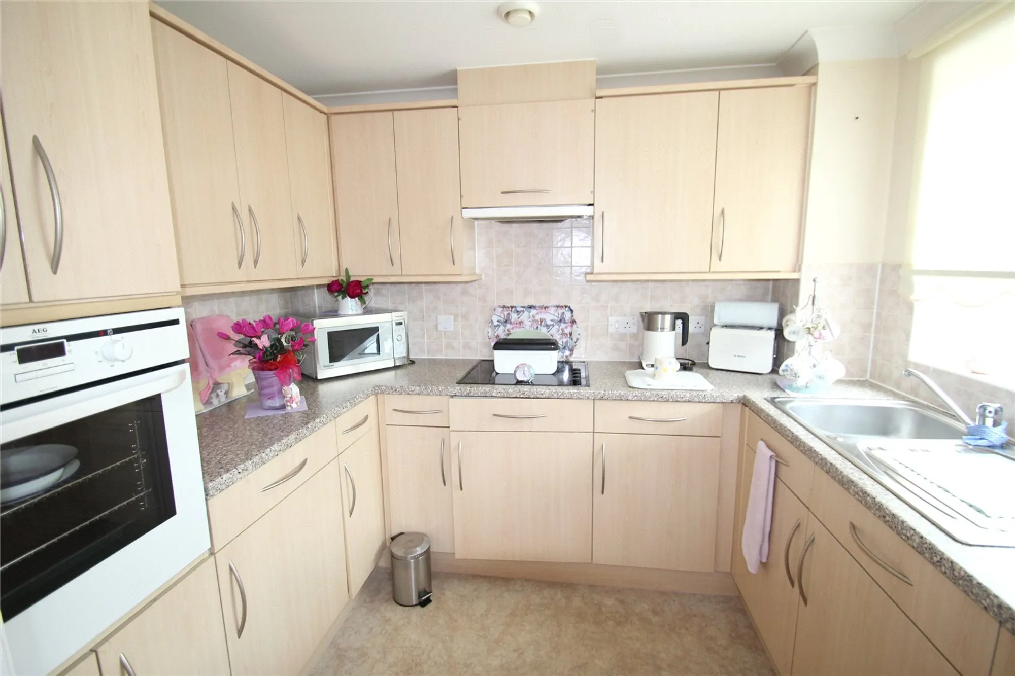 1 bed ground floor flat for sale in Limpsfield Road, Warlingham  - Property Image 2