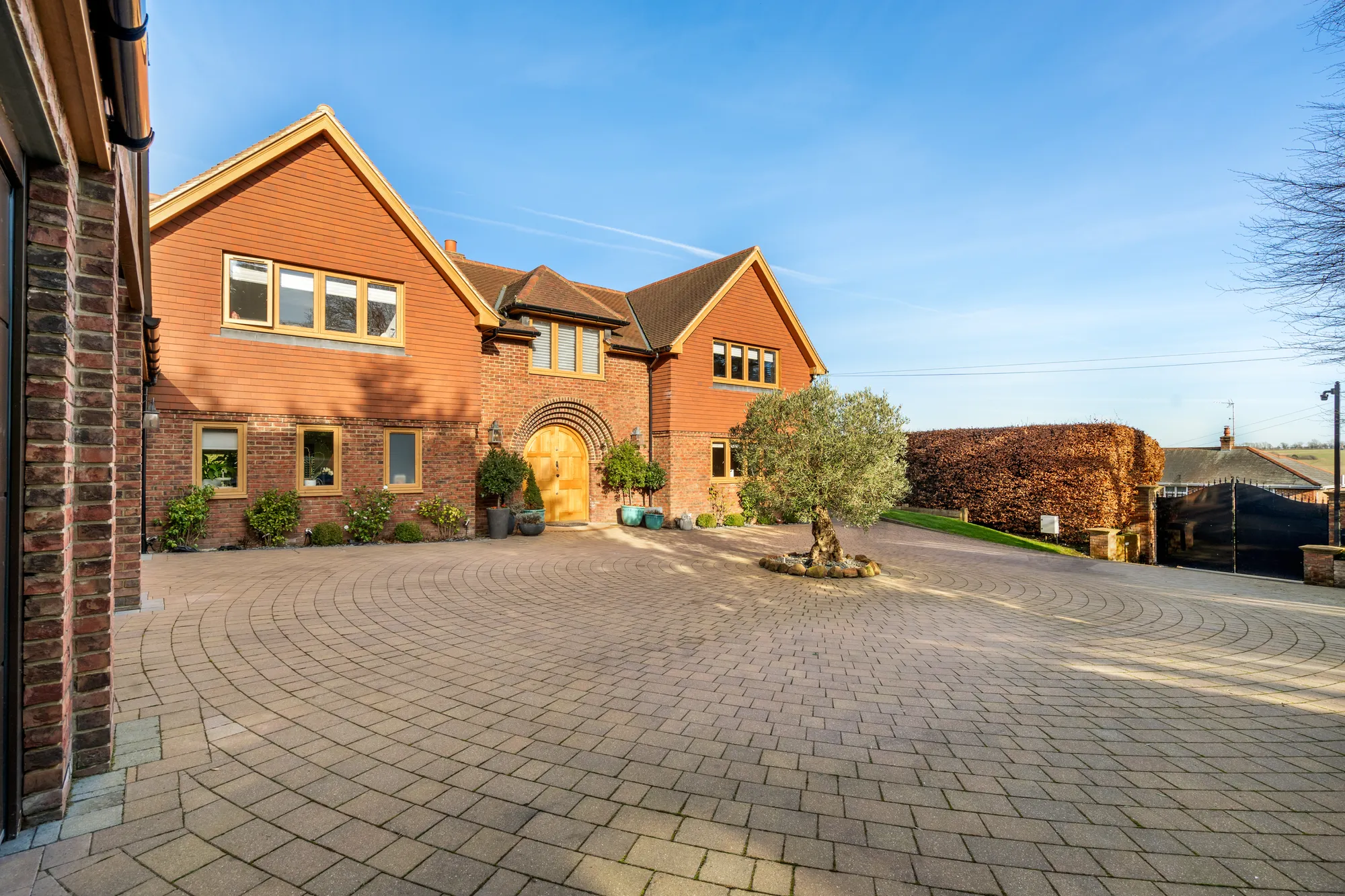 4 bed detached house for sale in Lunghurst Road, Caterham - Property Image 1