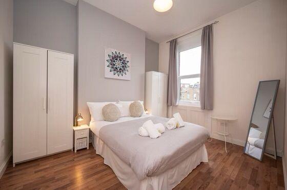 2 bed flat to rent in Marischal Road, London 5