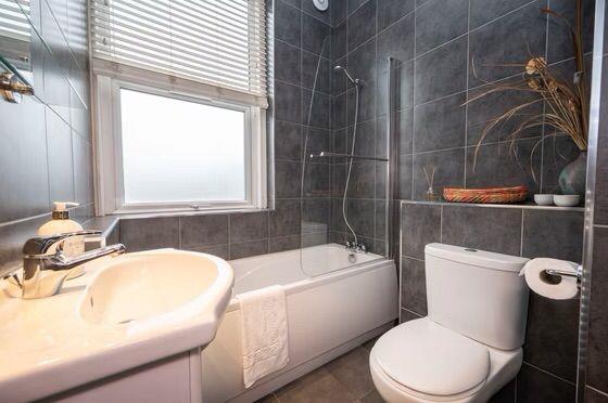 2 bed flat to rent in Marischal Road, London 9