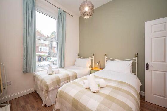 2 bed flat to rent in Marischal Road, London 7