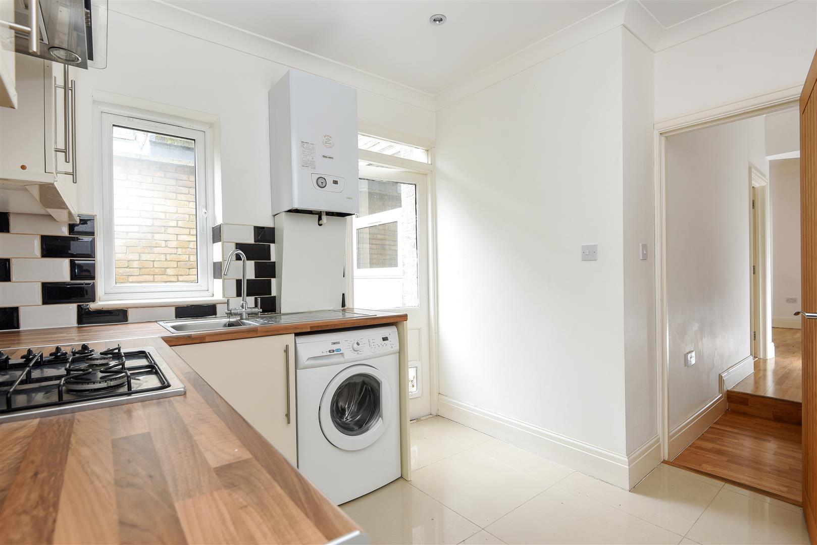 2 bed flat to rent in Shooters Hill Road, London  - Property Image 3