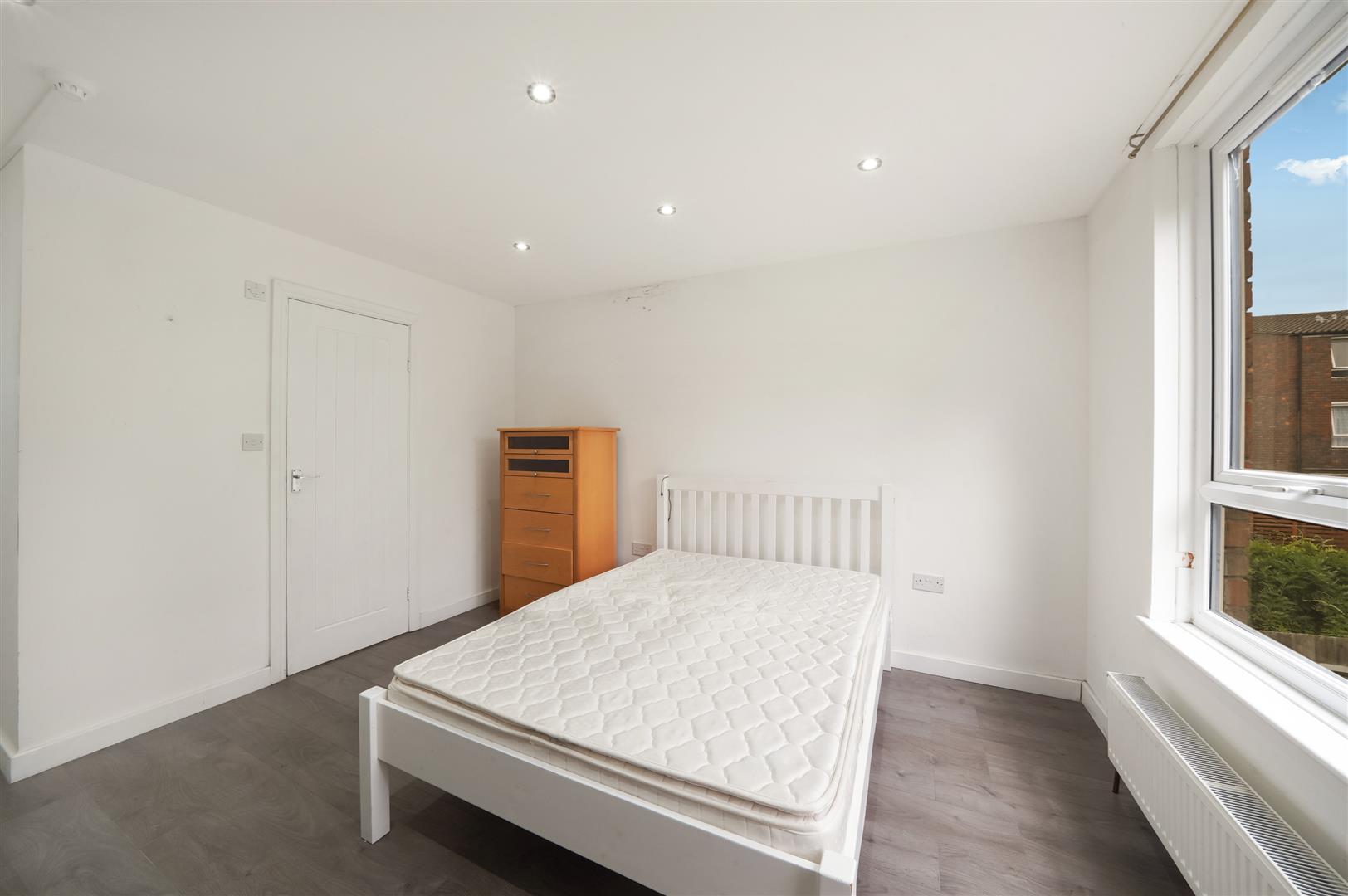 5 bed house to rent in Slaithwaite Road, London  - Property Image 11