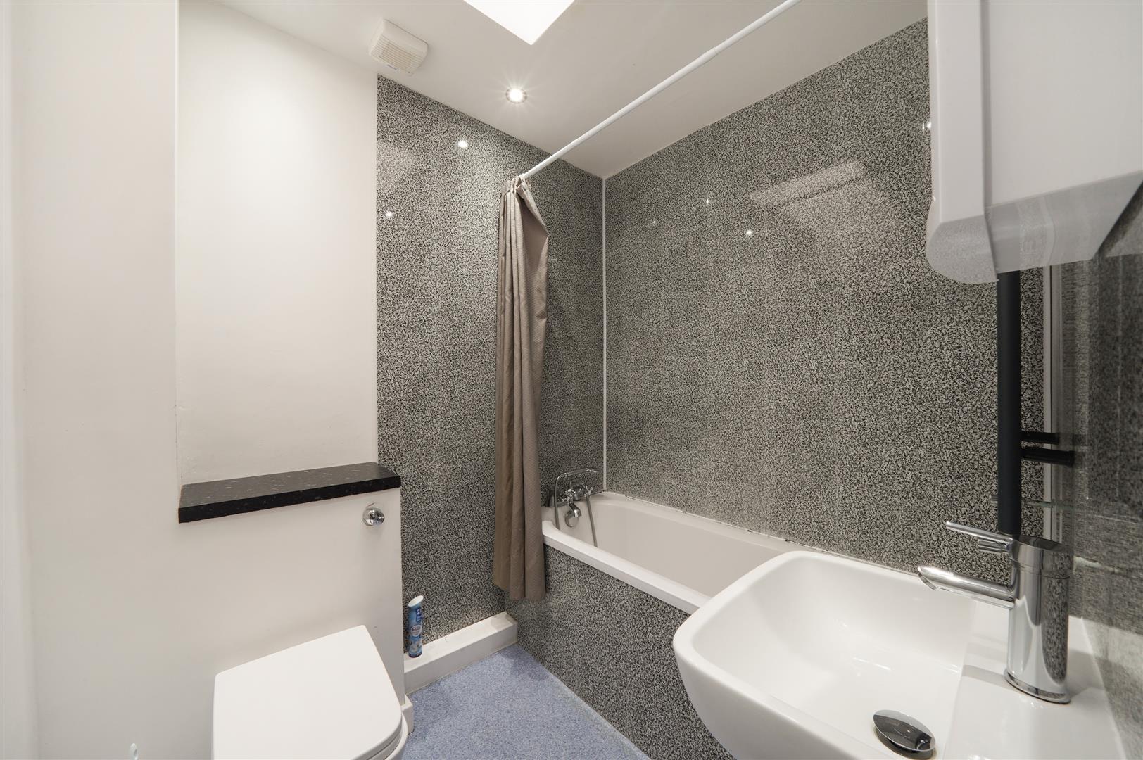 5 bed house to rent in Slaithwaite Road, London  - Property Image 16