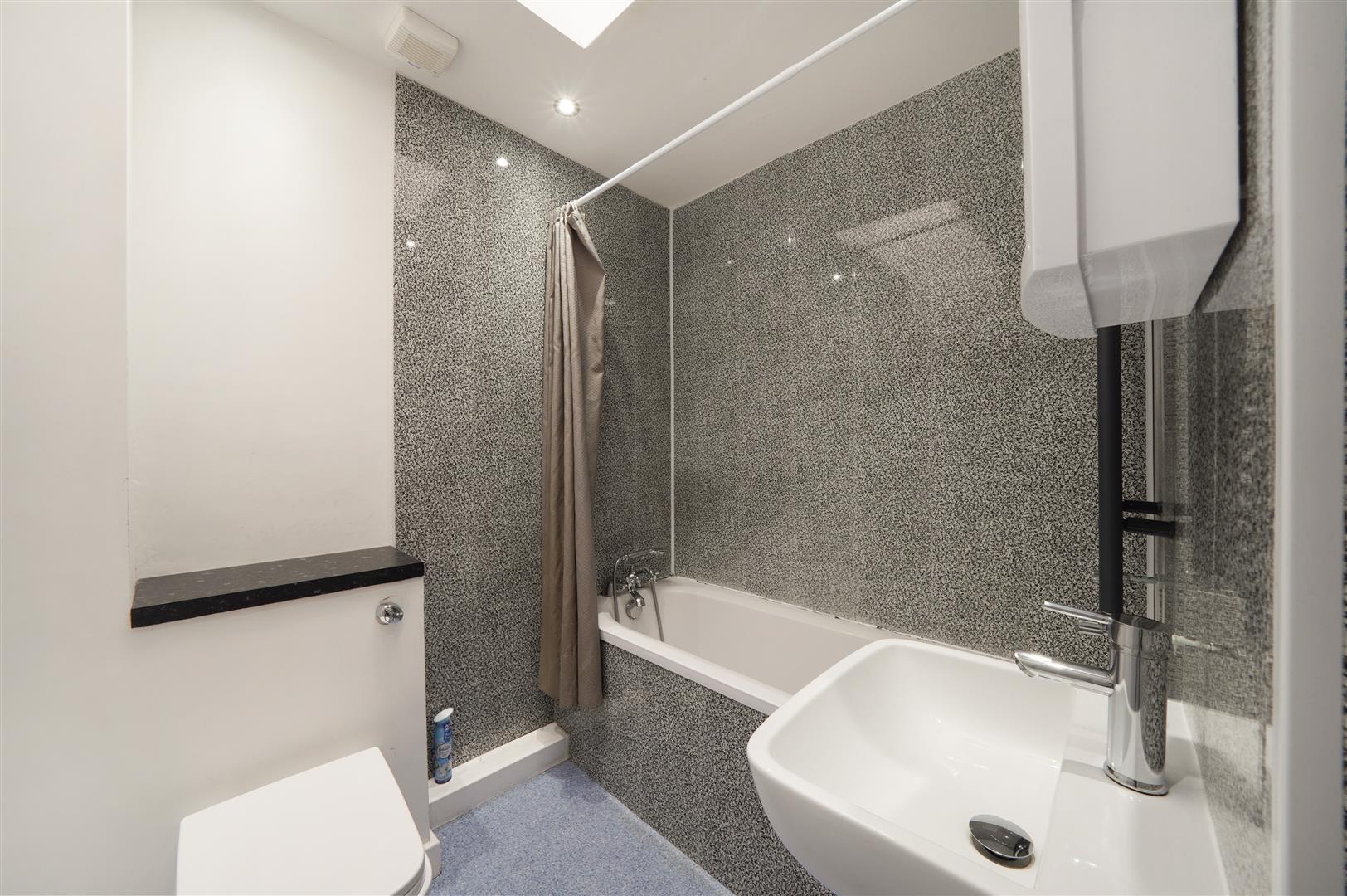 5 bed house to rent in Slaithwaite Road, London  - Property Image 15