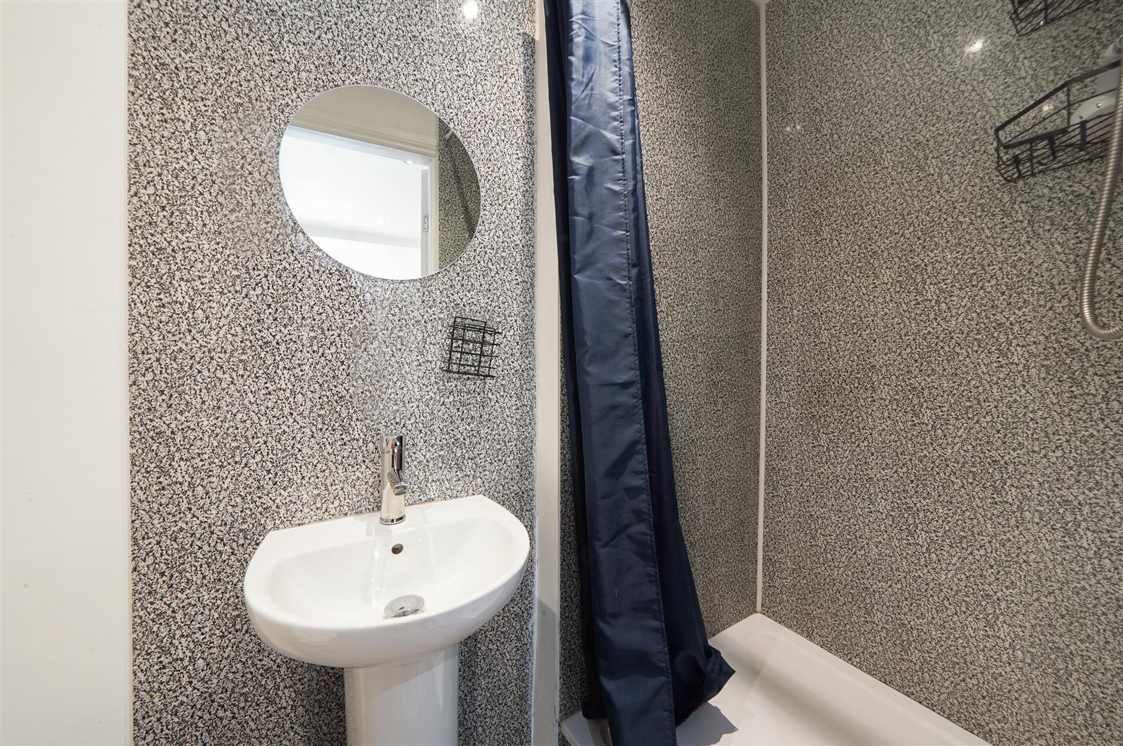 5 bed house to rent in Slaithwaite Road, London  - Property Image 17