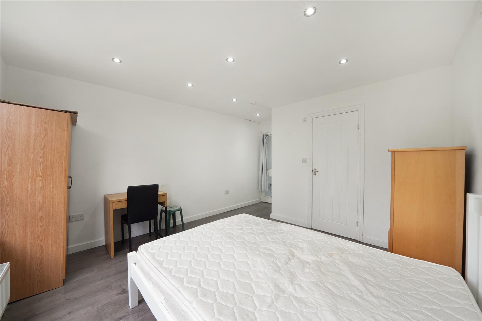 5 bed house to rent in Slaithwaite Road, London  - Property Image 13