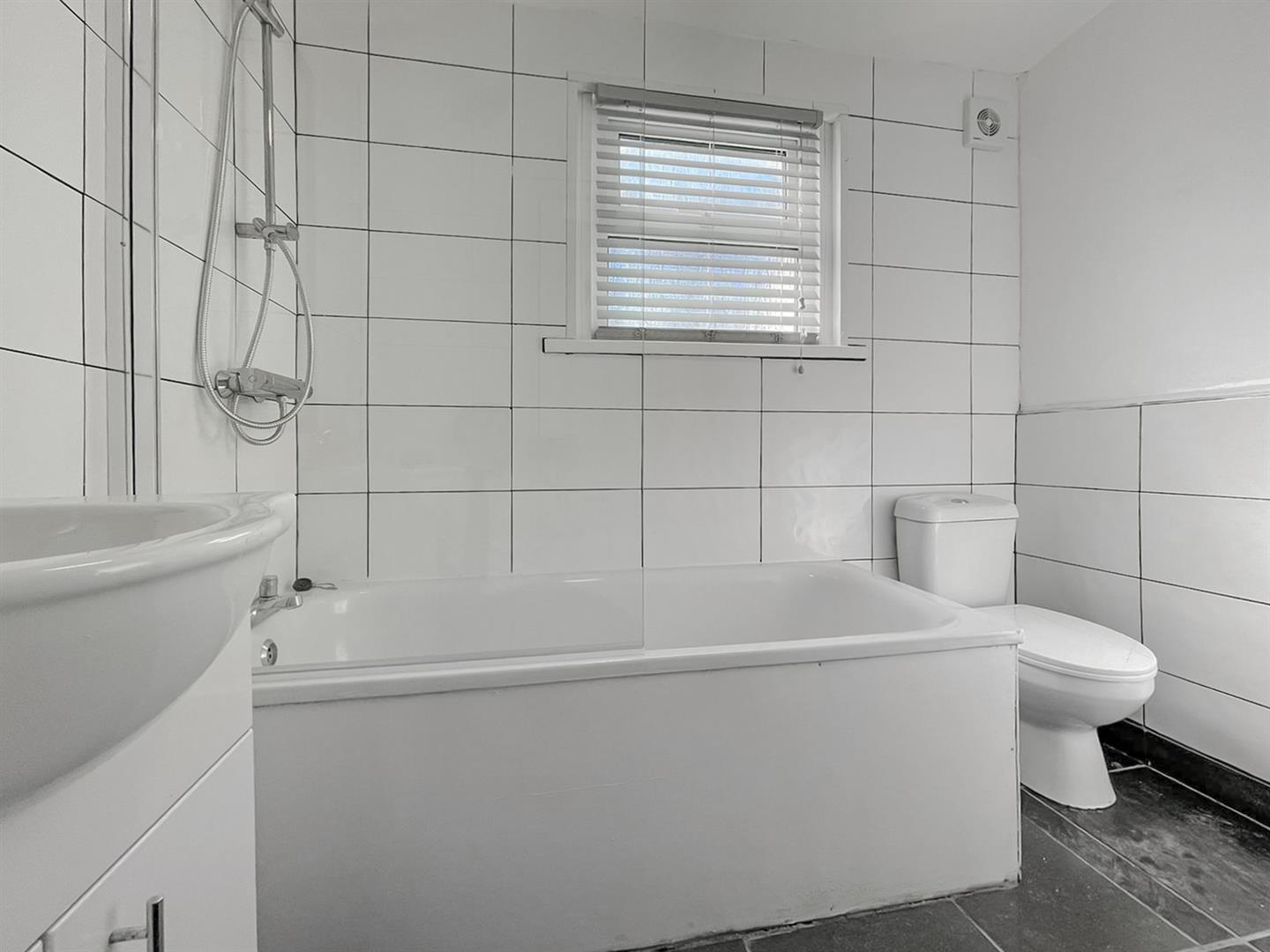 House to rent in Cantwell Road, London  - Property Image 8