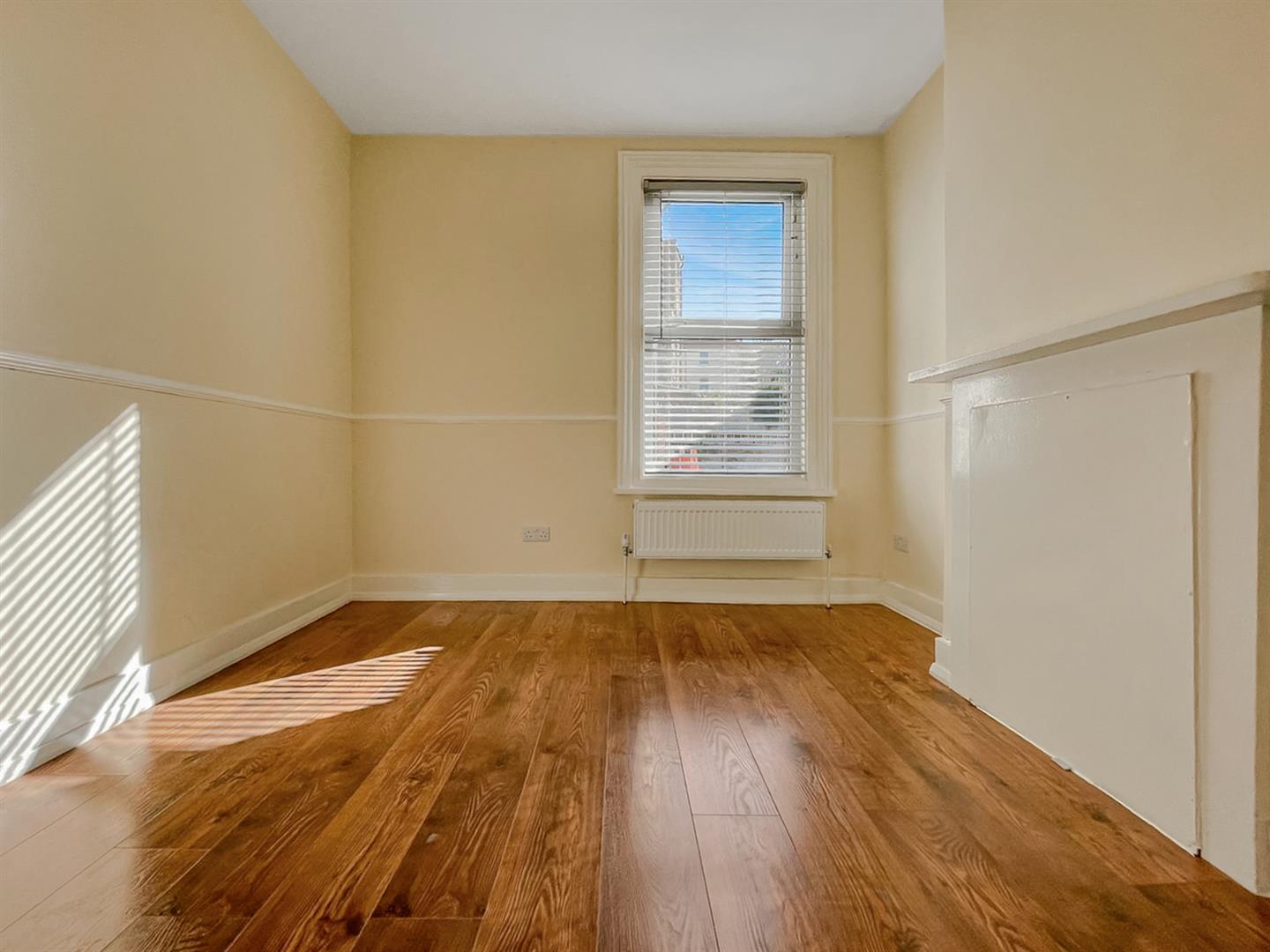 House to rent in Cantwell Road, London  - Property Image 6