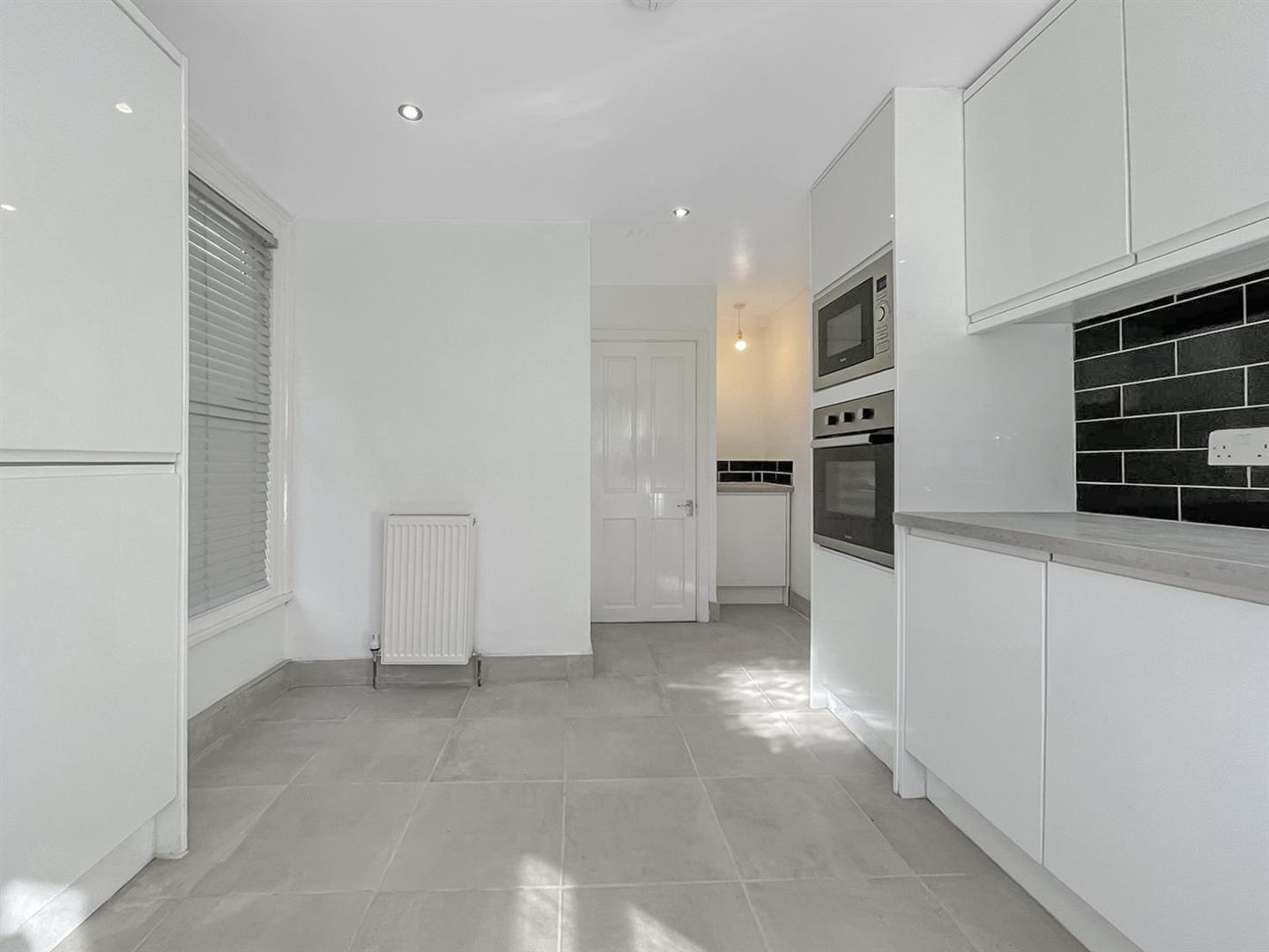 House to rent in Cantwell Road, London  - Property Image 2