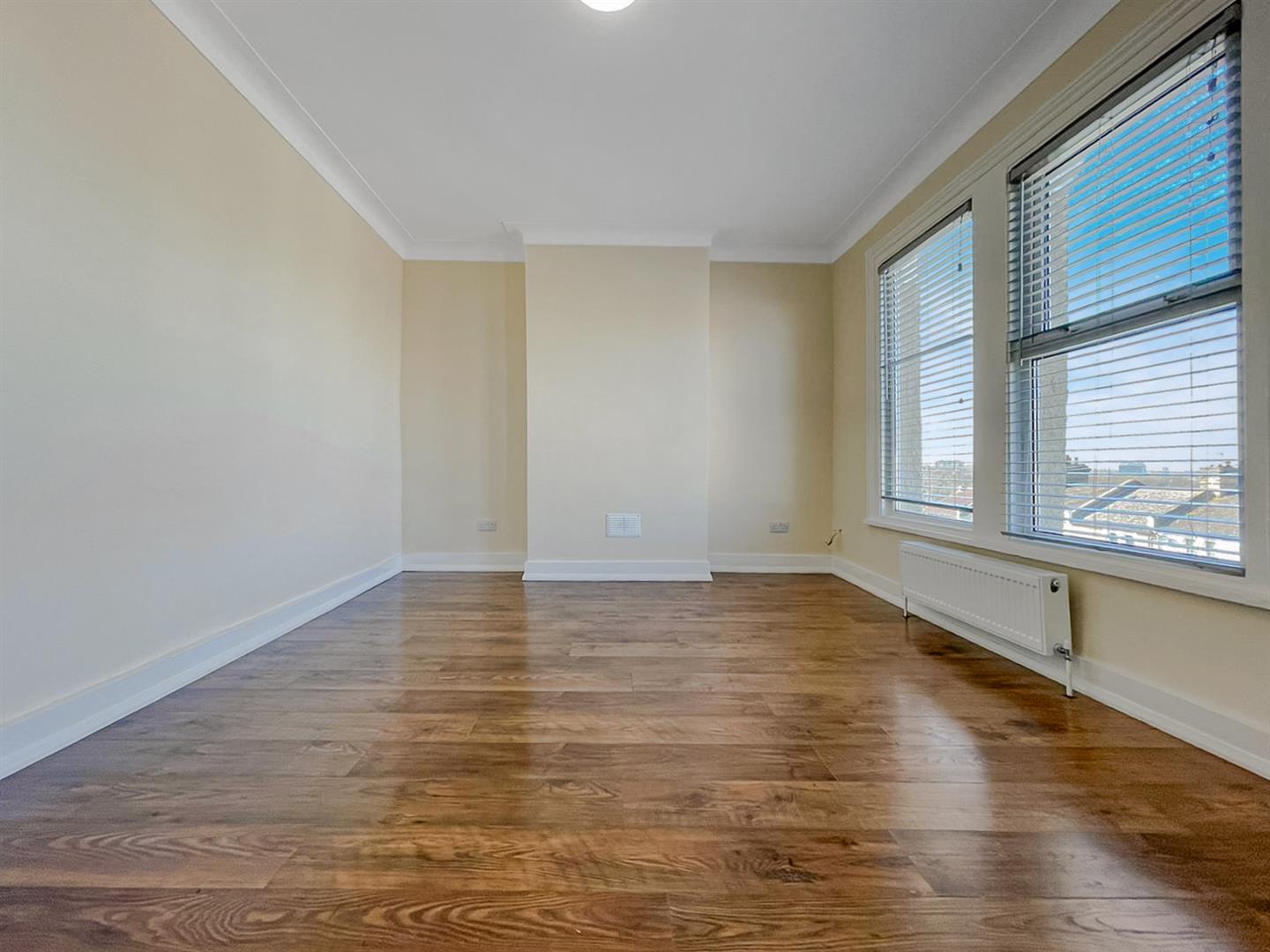 House to rent in Cantwell Road, London  - Property Image 4