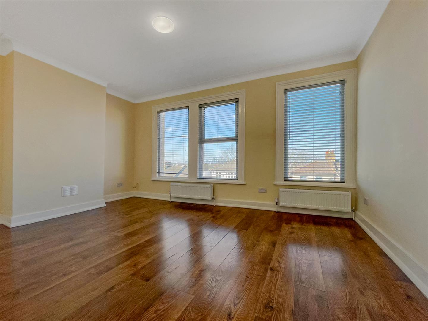House to rent in Cantwell Road, London  - Property Image 5