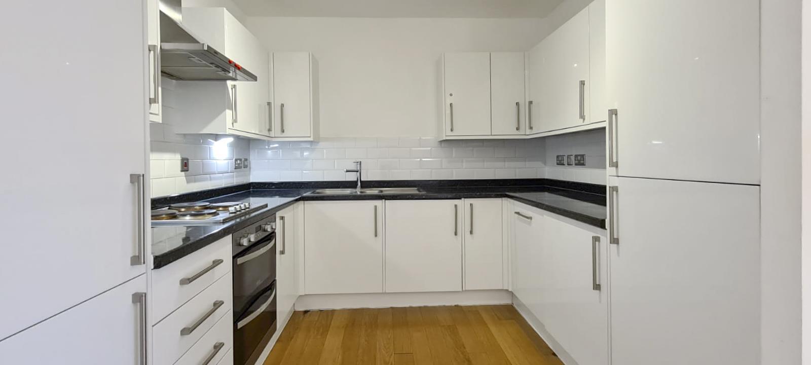 2 bed flat to rent in Greenbanks Close, London  - Property Image 2