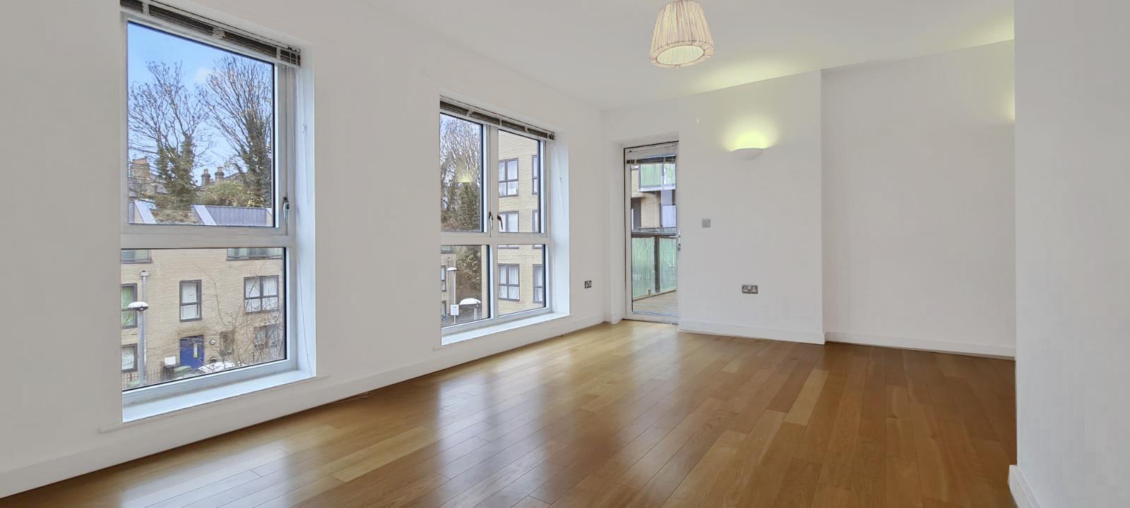 2 bed flat to rent in Greenbanks Close, London  - Property Image 3