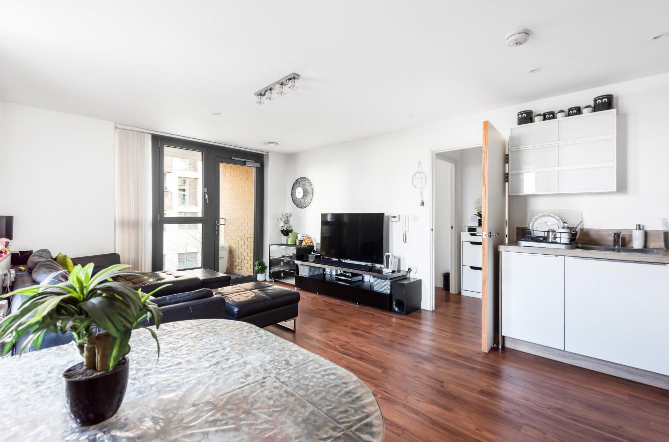 Flat to rent in Elmira Street, London  - Property Image 3