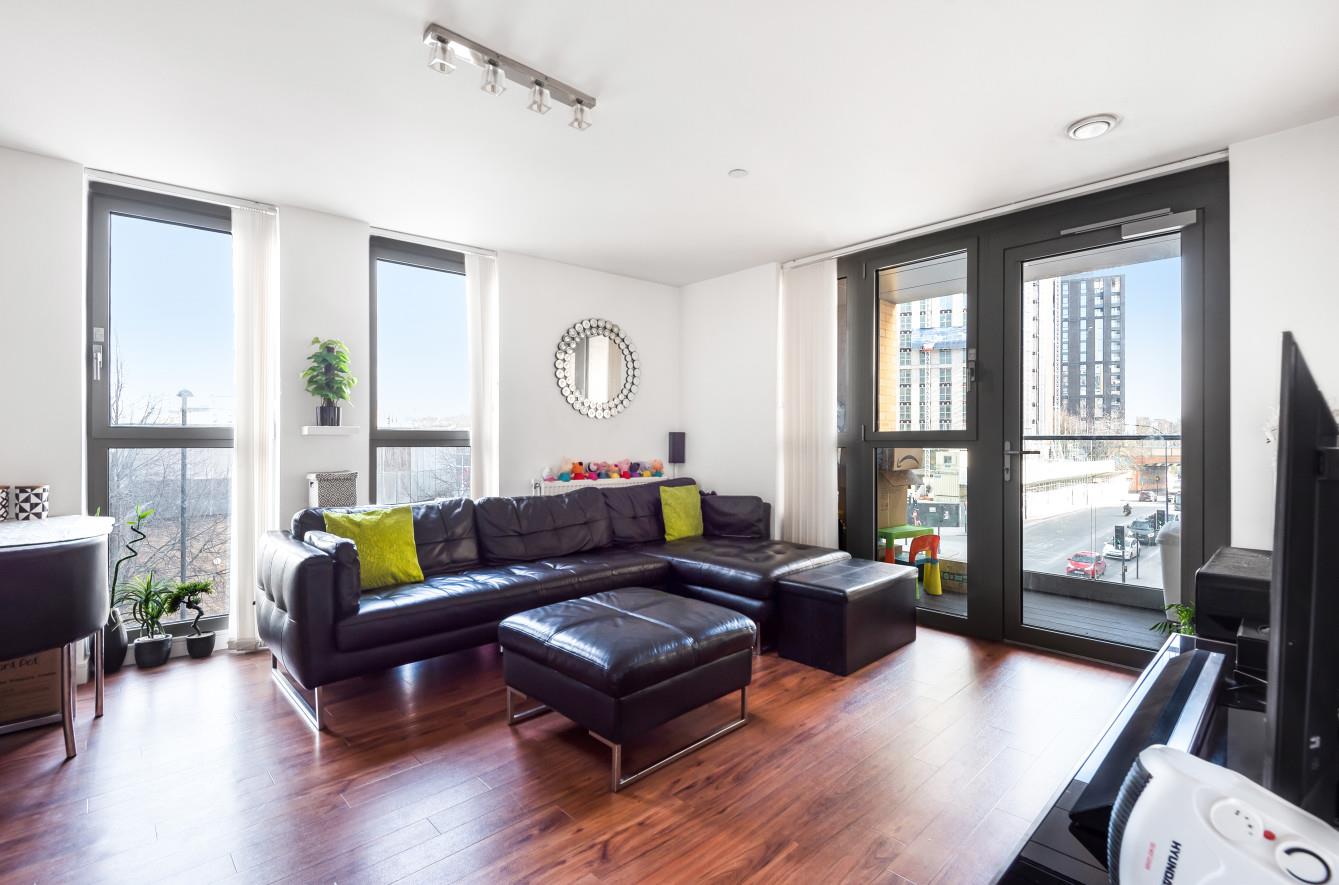 Flat to rent in Elmira Street, London  - Property Image 2