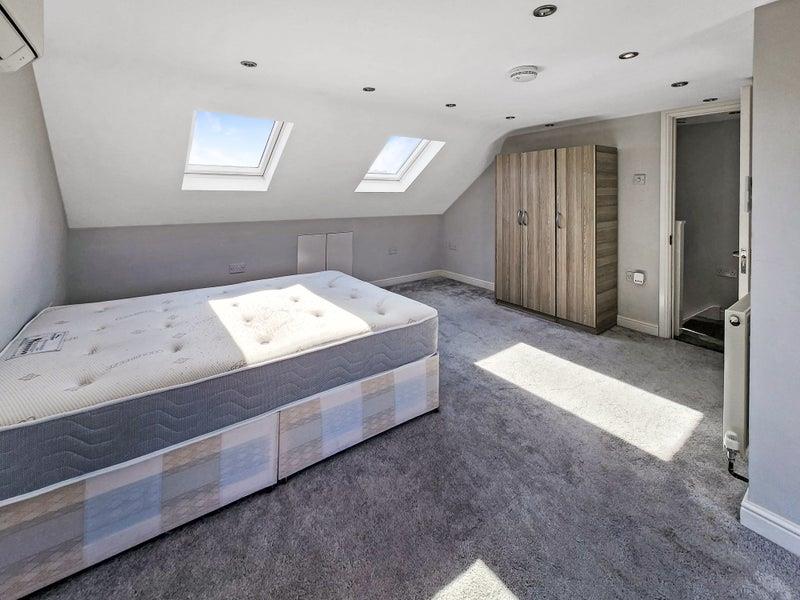 1 bed house share to rent in Scarsbrook Road, London - Property Image 1