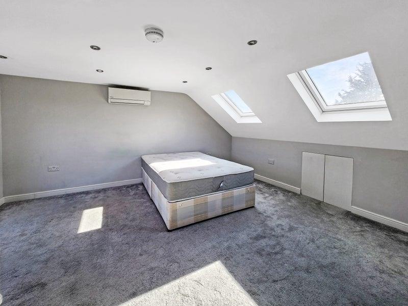 1 bed house share to rent in Scarsbrook Road, London  - Property Image 2