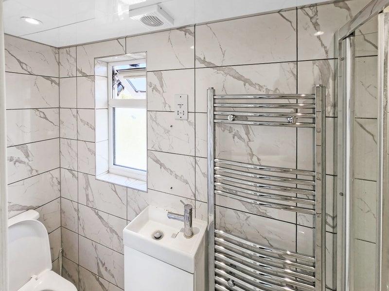 1 bed house share to rent in Scarsbrook Road, London 2