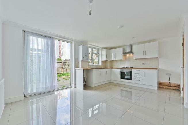 3 bed house to rent in Raglan Road, London  - Property Image 2