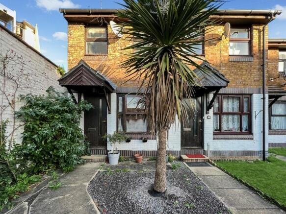 3 bed end of terrace house to rent in Longbridge Way, London, SE13