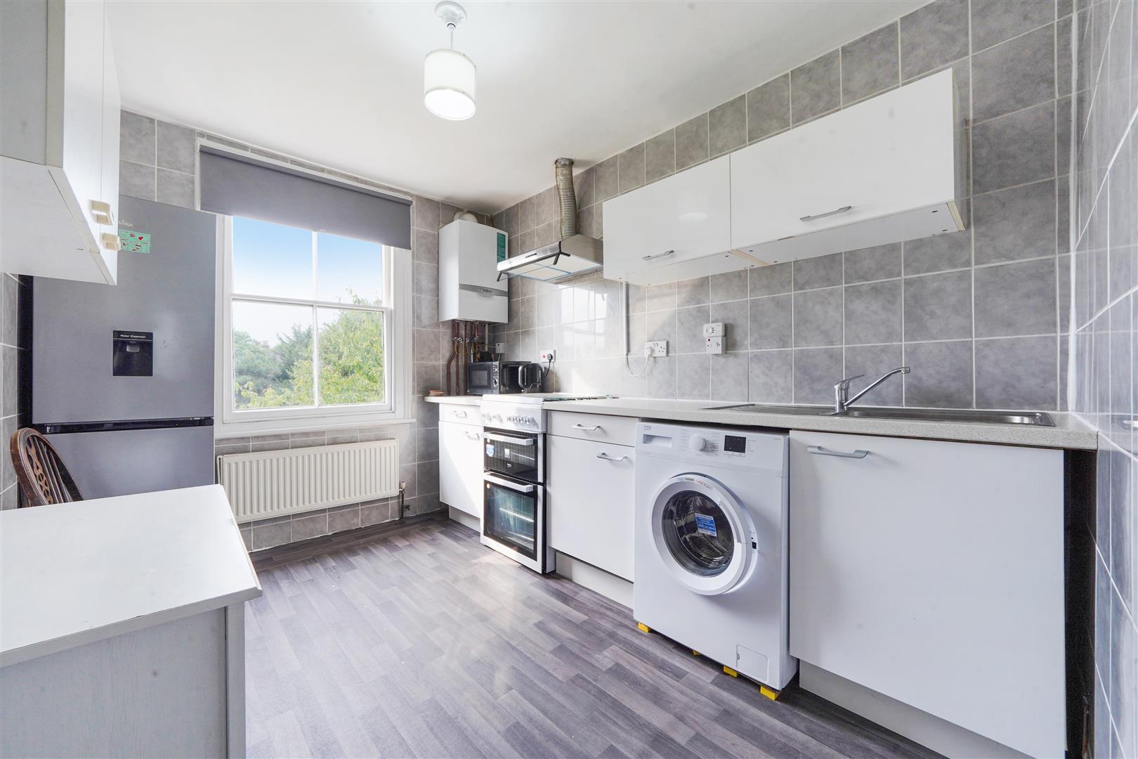 4 bed flat to rent in Breakspears Road, London  - Property Image 2