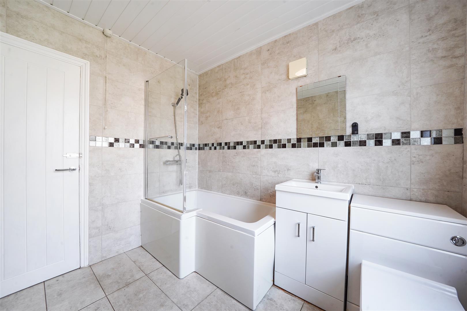 4 bed flat to rent in Breakspears Road, London, SE4