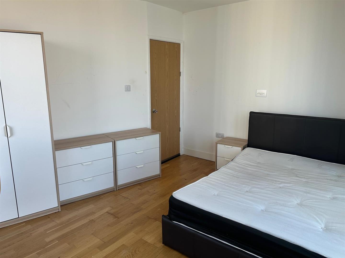 1 bed house to rent in Station Road, London 1