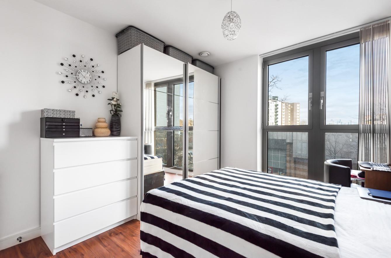 2 bed flat for sale in Elmira Street 7