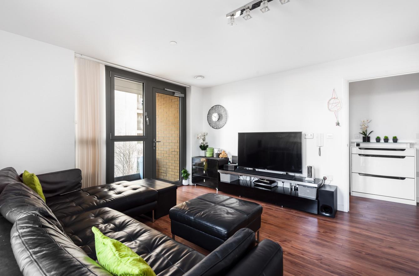 2 bed flat for sale in Elmira Street, London  - Property Image 3