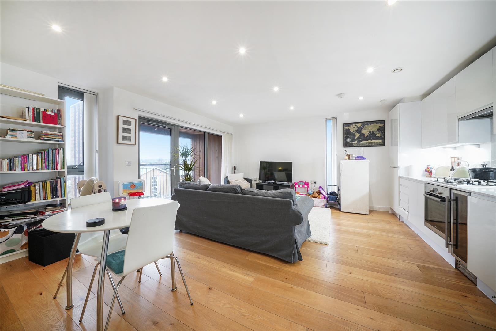 1 bed apartment for sale in Bromley Road, London  - Property Image 3