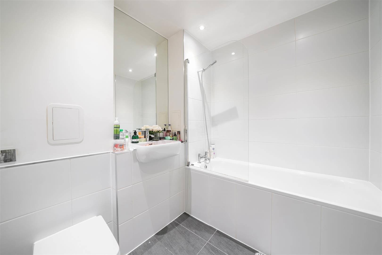 1 bed apartment for sale in Bromley Road 8
