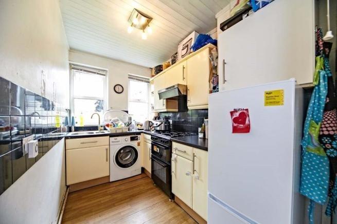 2 bed flat for sale in Davenport Road, London  - Property Image 2