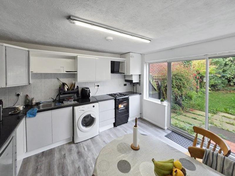 1 bed house share to rent in College Park Close, London  - Property Image 2