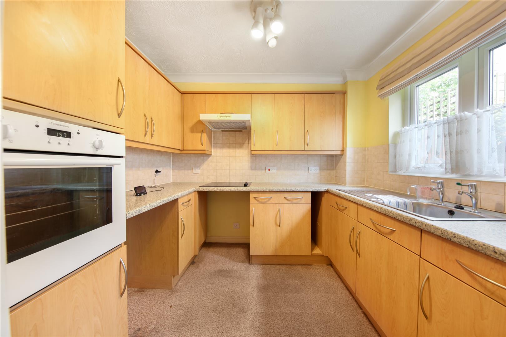 1 bed flat for sale in Whitburn Road, London  - Property Image 5