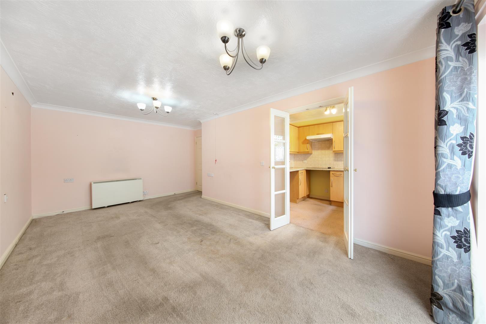 1 bed flat for sale in Whitburn Road, London  - Property Image 4