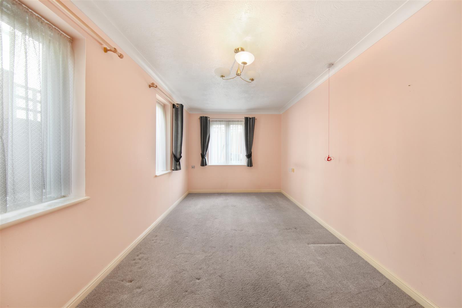 1 bed flat for sale in Whitburn Road, London  - Property Image 8