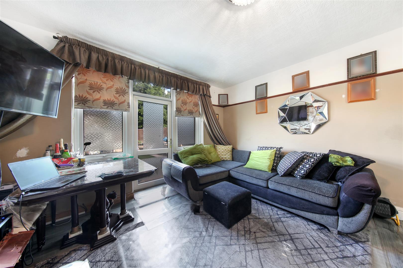 3 bed end of terrace house for sale in King Alfred Avenue, London  - Property Image 2